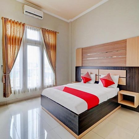 Oyo 90347 Hotel Srikandi Syariah ตาซิกมาลายา ภายนอก รูปภาพ
