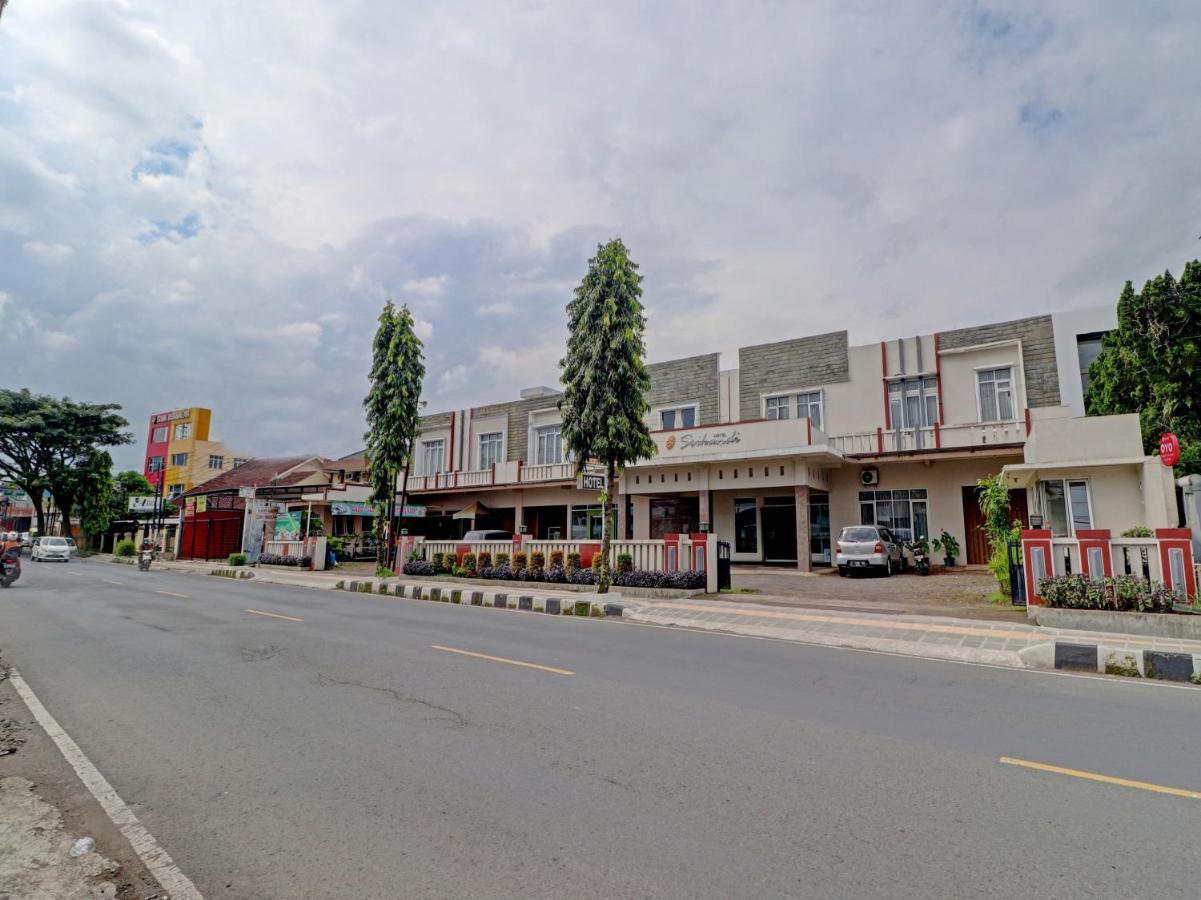 Oyo 90347 Hotel Srikandi Syariah ตาซิกมาลายา ภายนอก รูปภาพ