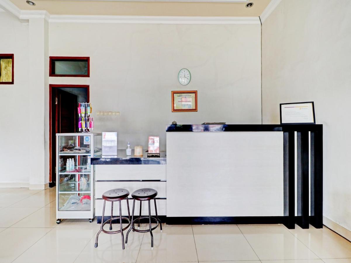 Oyo 90347 Hotel Srikandi Syariah ตาซิกมาลายา ภายนอก รูปภาพ