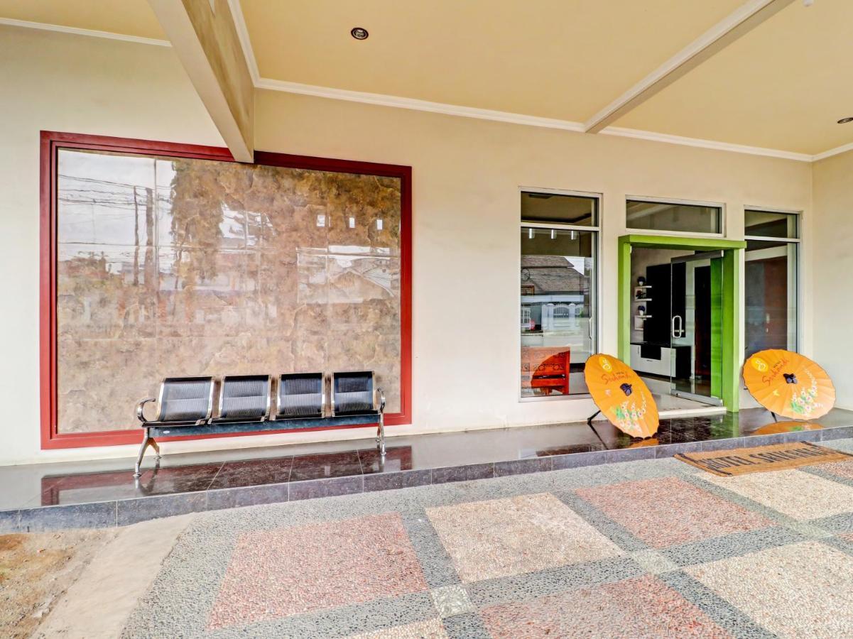 Oyo 90347 Hotel Srikandi Syariah ตาซิกมาลายา ภายนอก รูปภาพ