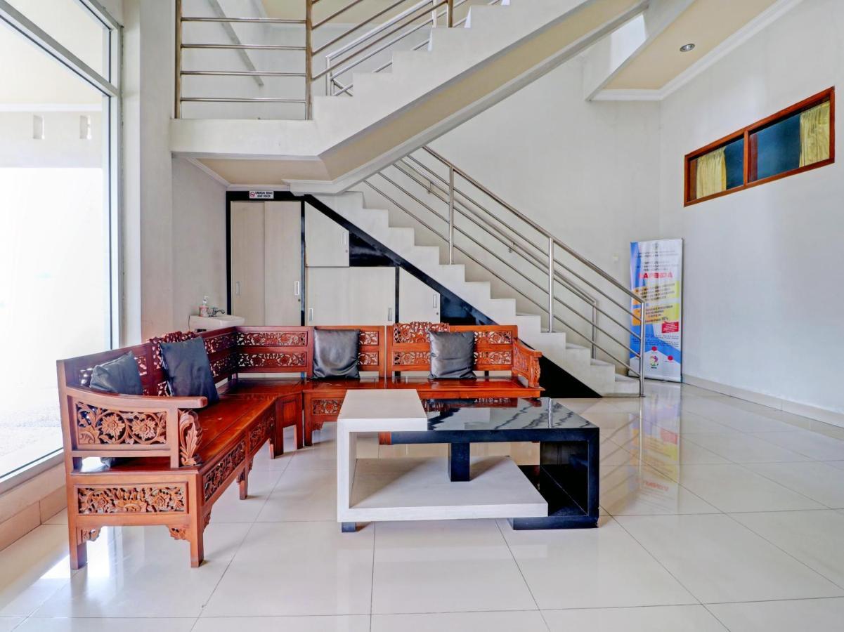 Oyo 90347 Hotel Srikandi Syariah ตาซิกมาลายา ภายนอก รูปภาพ