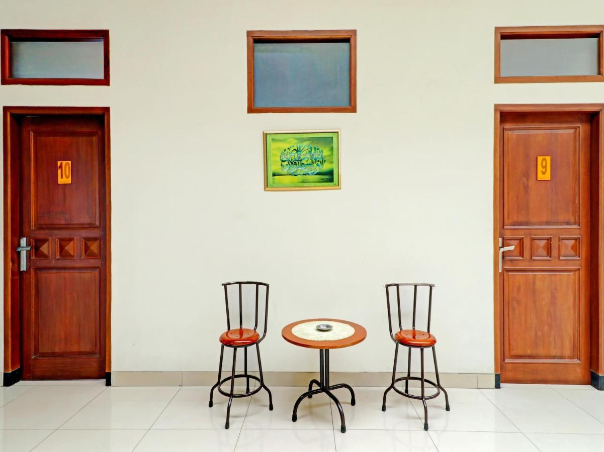 Oyo 90347 Hotel Srikandi Syariah ตาซิกมาลายา ภายนอก รูปภาพ