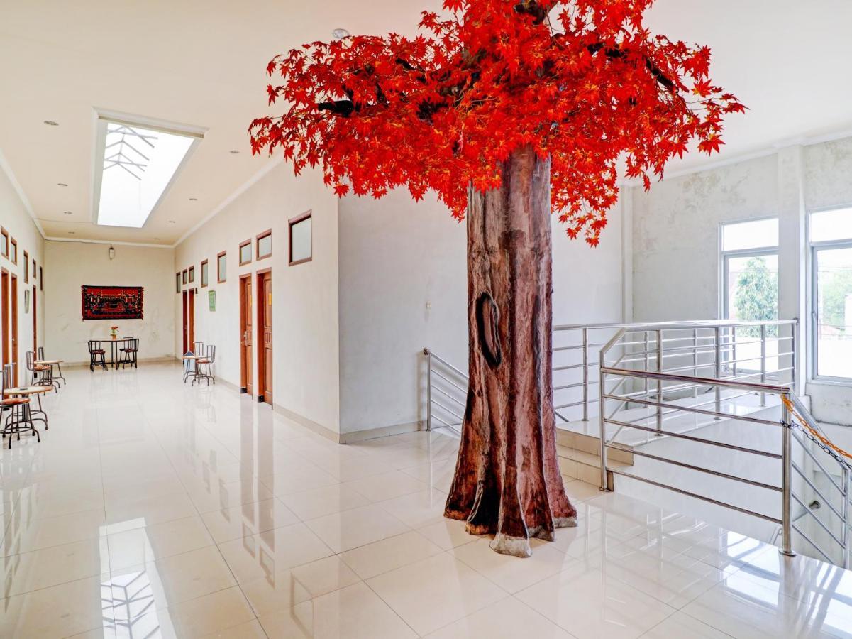 Oyo 90347 Hotel Srikandi Syariah ตาซิกมาลายา ภายนอก รูปภาพ