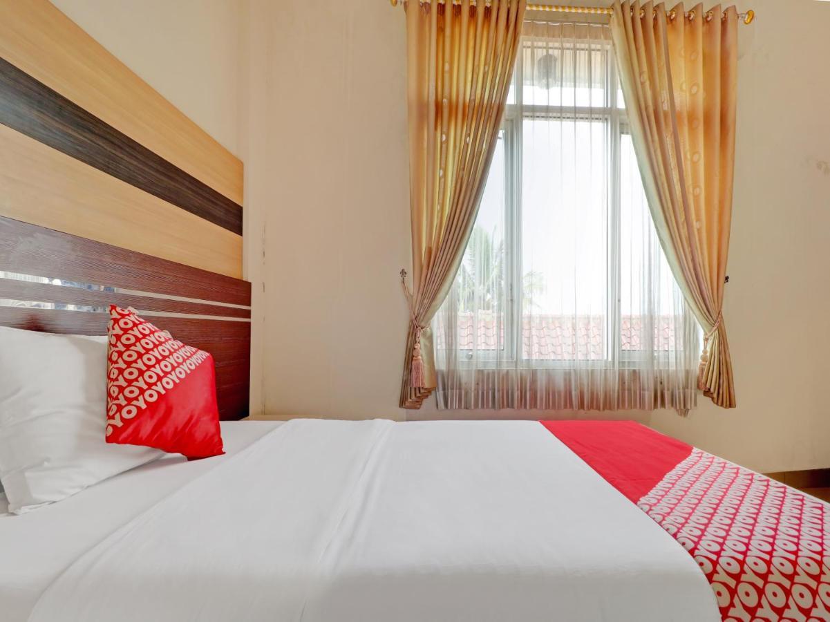 Oyo 90347 Hotel Srikandi Syariah ตาซิกมาลายา ภายนอก รูปภาพ