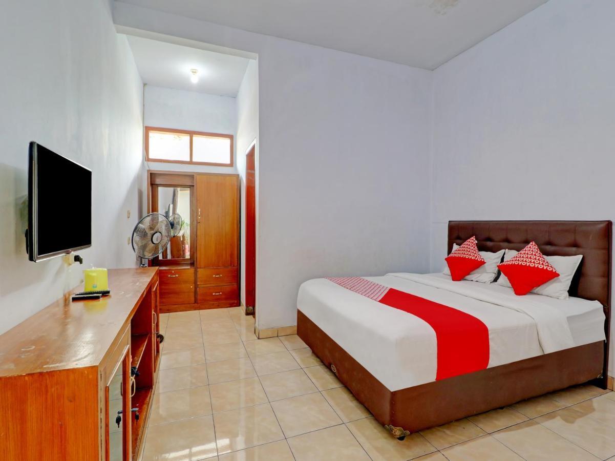 Oyo 90347 Hotel Srikandi Syariah ตาซิกมาลายา ภายนอก รูปภาพ