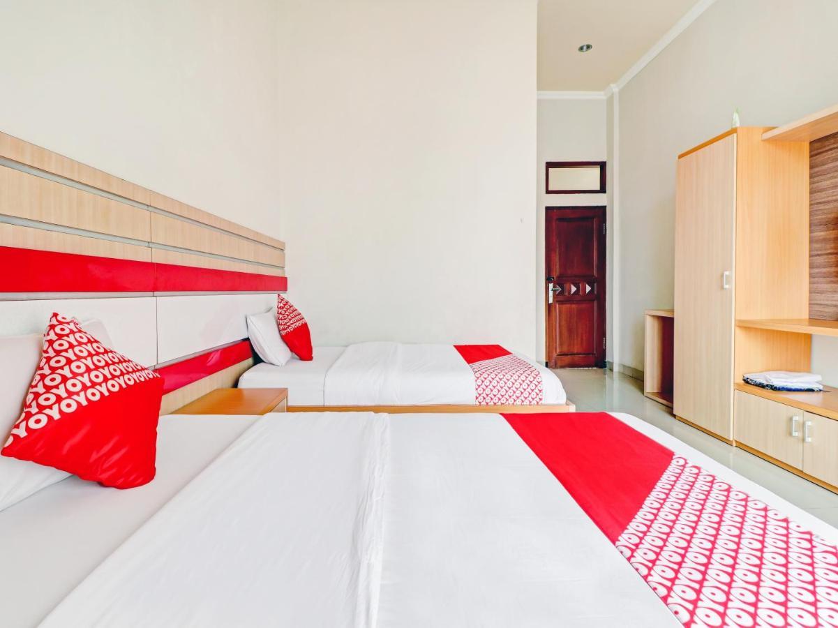 Oyo 90347 Hotel Srikandi Syariah ตาซิกมาลายา ภายนอก รูปภาพ