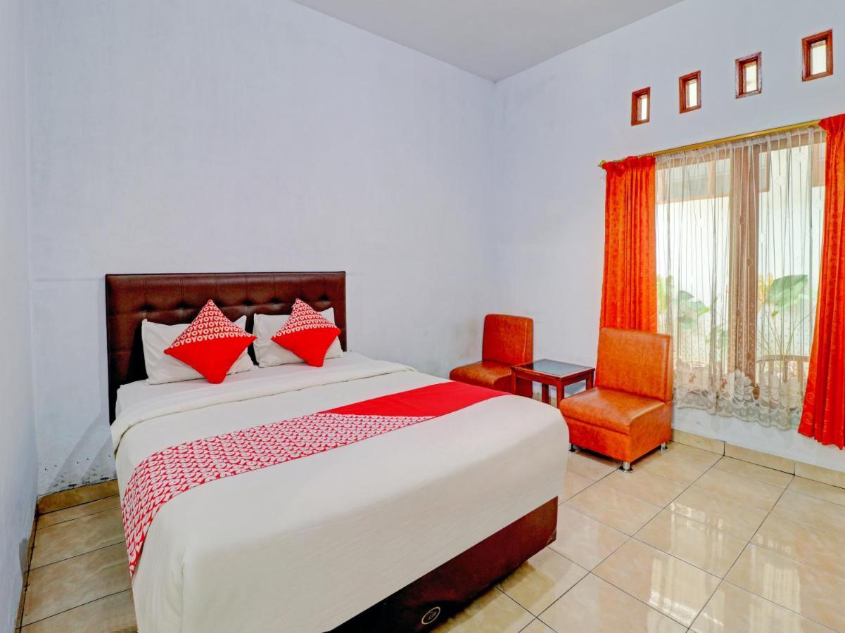Oyo 90347 Hotel Srikandi Syariah ตาซิกมาลายา ภายนอก รูปภาพ