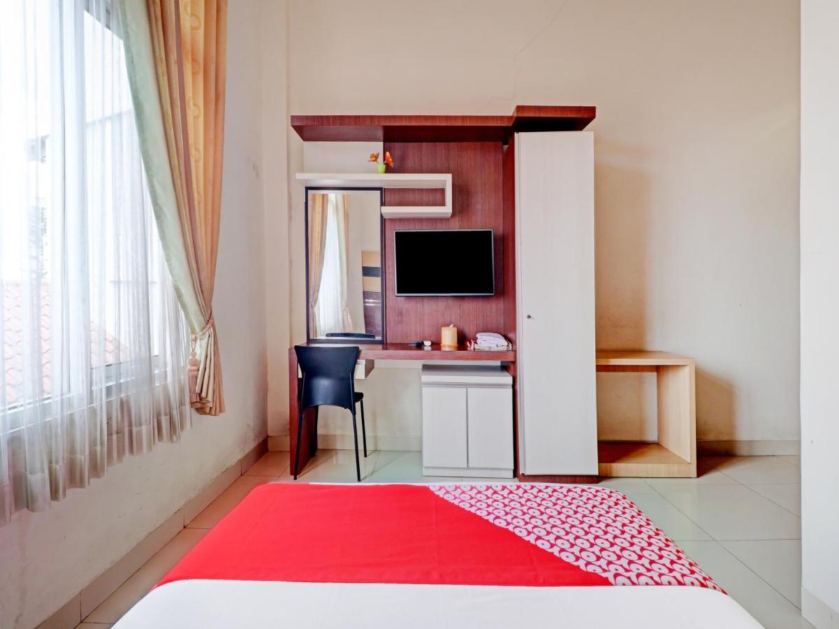Oyo 90347 Hotel Srikandi Syariah ตาซิกมาลายา ภายนอก รูปภาพ